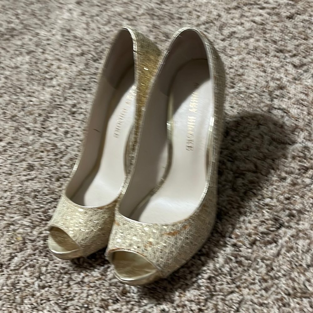 Gold heel